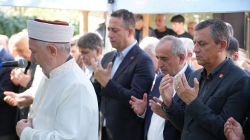 Celal Akar son yolculuğuna uğurlandı; Özgür Özel de cenazeye katıldı