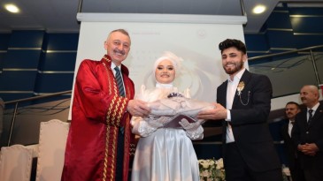 Genç çiftlere büyük destek: Çeyiz paketiyle evlenip, Togg’a bindiler