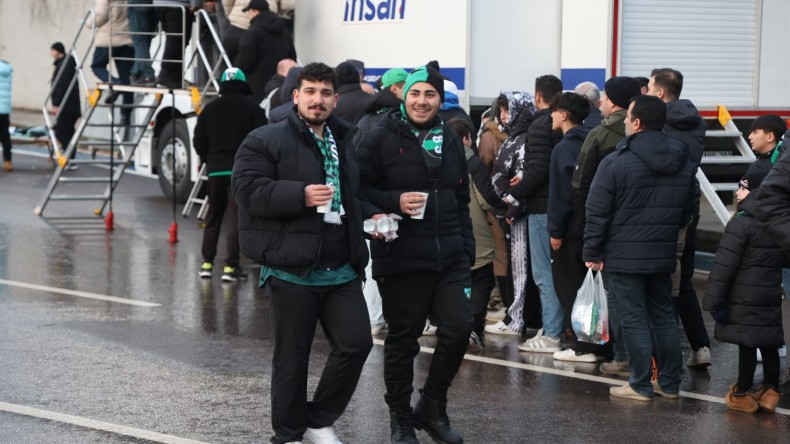Büyükşehir’den Kocaelispor taraftarlarına iftarlık ikramı