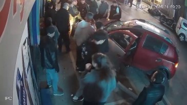 Otomobil sürücüsü dehşet saçtı: Yaralılar var