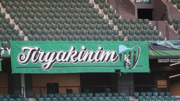 Taraftar sustu, pankartlar konuştu