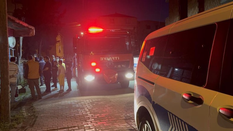 Kömürlükte çıkan yangın itfaiyeyi harekete geçirdi