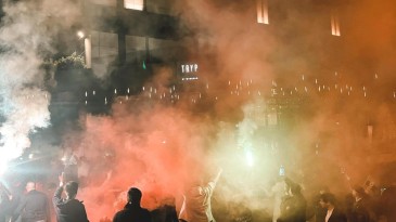 Kocaelispor taraftarı, maç için İstanbul’da olan takımın oteline koştu