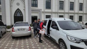 Evden altın çaldılar