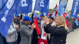 Başkan Hürriyet’ten eylemdeki TÜPRAŞ İşçisine destek