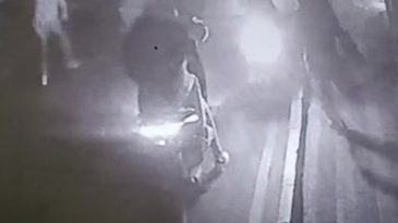 Yumruk atıp yere düşürdükleri kişiye ateş açtılar: 1 ölü