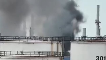 Akaryakıt tesisinden yükselen alevler korkuttu