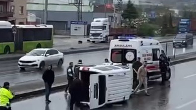 Kocaeli’de kaza: Araç takla attı