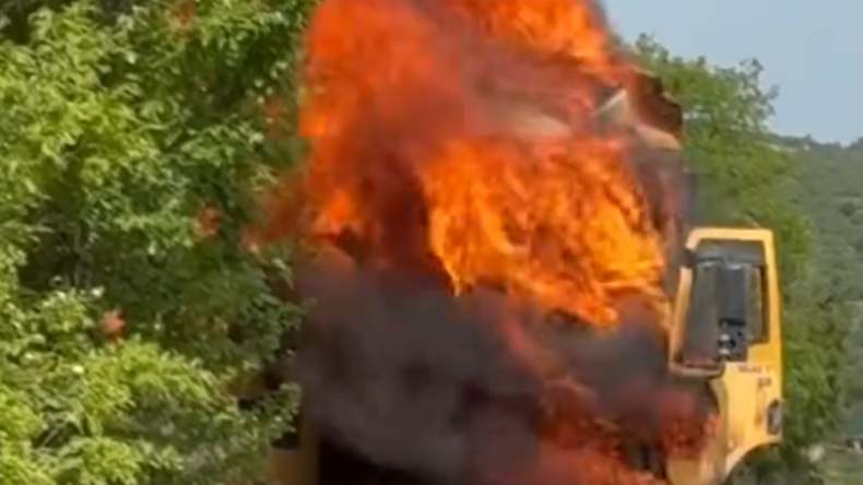 Alev alan damperli tır küle döndü