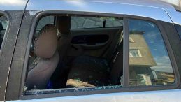 Muhtarın aracına saldırı