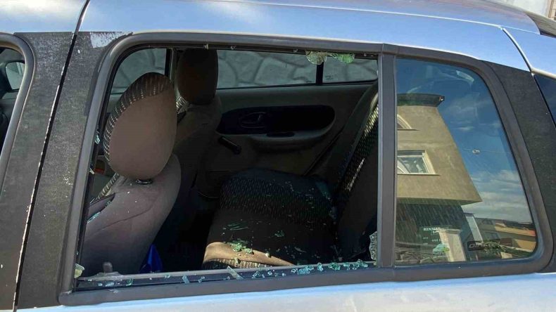 Muhtarın aracına saldırı