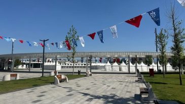 Vizyon Diye Sunulan Meydan, Seyyar Çadırlara Teslim