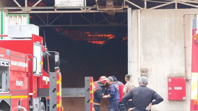 Fabrikada yangın: Çok sayıda itfaiye sevk edildi