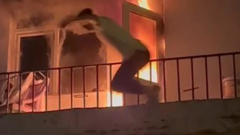 İzmit Kozluk’ta korkunç yangın: Balkondan atlayarak kurtuldu