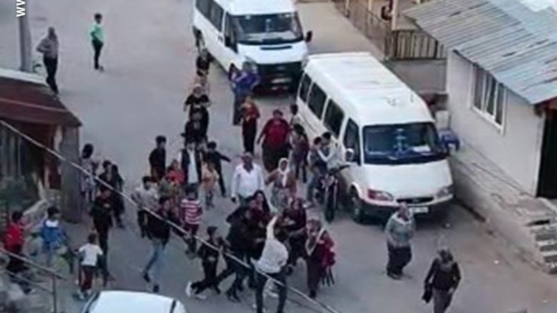 İzmit’te kavga: Tuğla ve yumruklar havada uçuştu