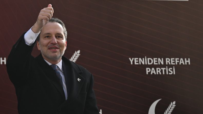 Yeniden Refah’ta neler oluyor: Erbakan’ın katılacağı kongre öncesi flaş gelişme
