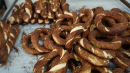 Vedat Milor İzmit simidini övdü, ortalık karıştı