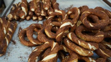 Vedat Milor İzmit simidini övdü, ortalık karıştı