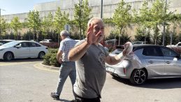 Kurban kesiminde yaralanan Sadık Uymaz: “Bıçakla kesmedik; Hayvanın kemiği değdi, çizildi”