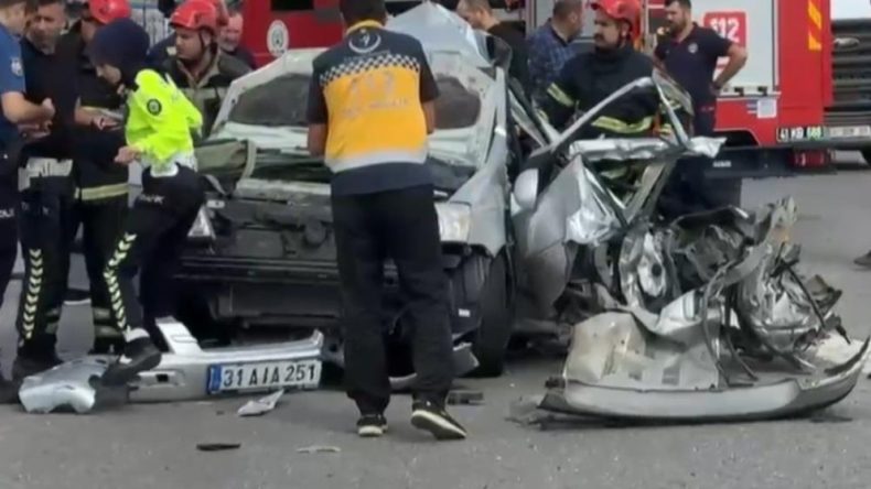 Kocaeli’de yolcu otobüsü ile otomobil çarpıştı: Yaralılar var