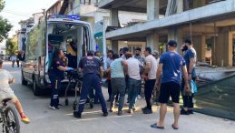 İnşaat işçisi 3. kattan demirlerin üzerine düştü