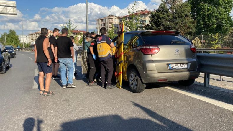 Kontrolden çıkan otomobil bariyerlere çarptı: Yaralı var