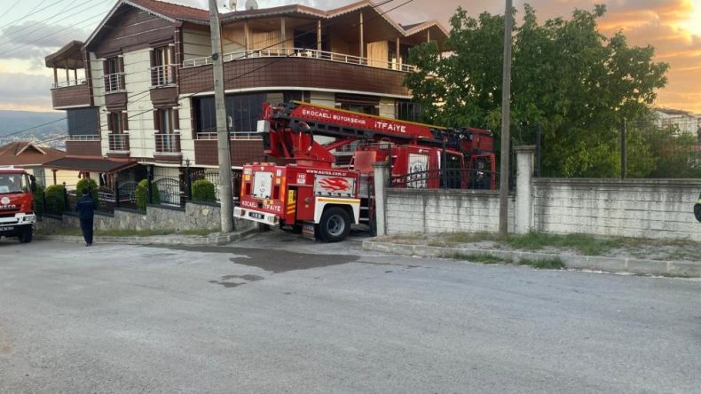 Çatı tamiri sırasında çıkan yangın korkuttu