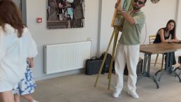 Hürriyet’in gönderdiği çelengi kaldırttılar: Özlü’ye tepki gösterdi