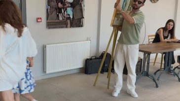 Hürriyet’in gönderdiği çelengi kaldırttılar: Özlü’ye tepki gösterdi