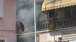 2 binayı saran yangında 3 kişi mahsur kaldı: 7 daire hasar gördü