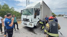 Tır kamyona çarptı: Yaralı var