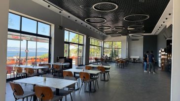 Karamürsel’de artık sadece bir kafe değil, davetlerin de gözdesi