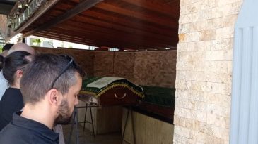 Sokak ortasında öldürülen baba ve oğlu son yolculuğuna uğurlandı