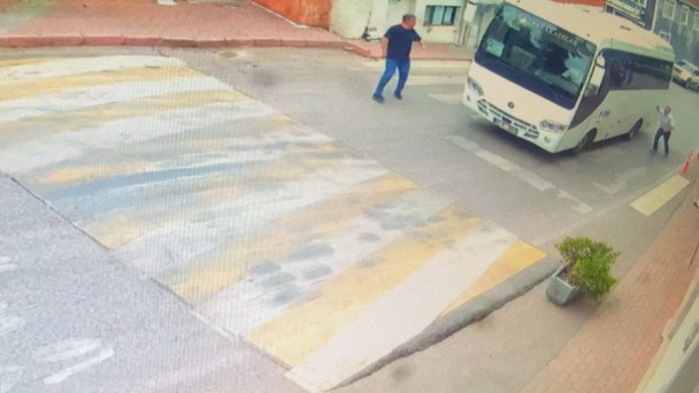 İzmit Gündoğdu’da yaşandı: Minibüsün altında kaldı