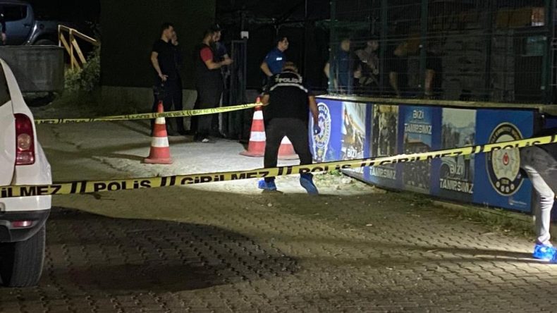 Emniyet Müdürlüğü önünde silahlı kavga: Yaralılar var