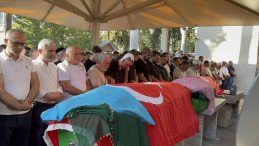 Polis memurunun kazada ölen eşi, bebeği ve baldızı gözyaşlarıyla son yolculuklarına uğurlandı