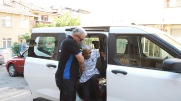 Yaşlı adama “hayat kurtaran” dokunuş: Tek bir ihbar hayatını değiştirdi