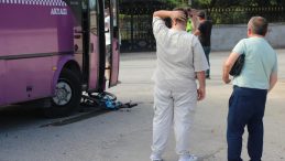 Bisikletiyle sokağa fırlayan çocuk otobüsün altında kaldı