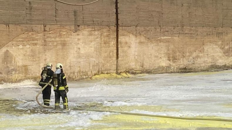 Kükürt deposunda yangın: Kimyasal duman panik yarattı