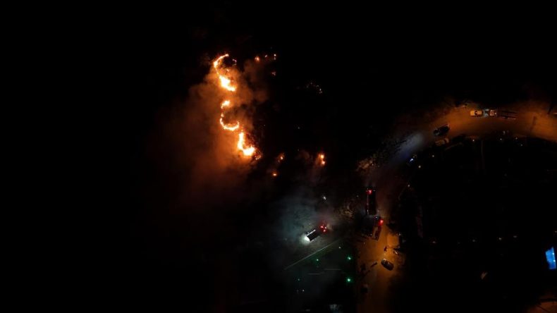 Başiskele’de çalılık alanda yangın