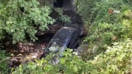 Aracını park etmek isterken 7 metrelik kanala düştü