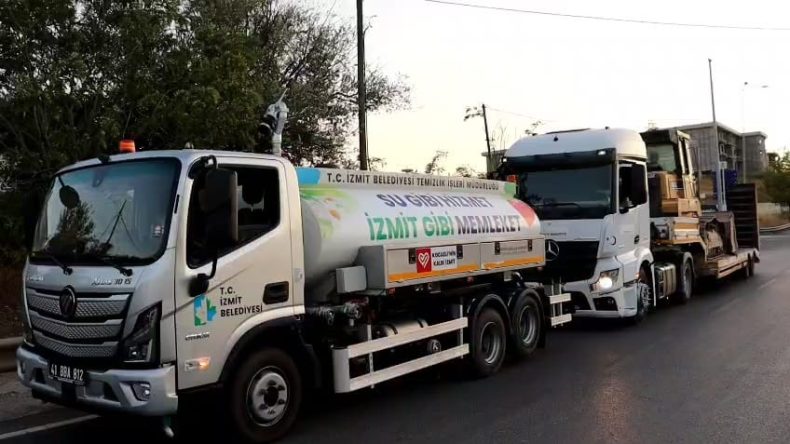 İzmit Belediyesinden Karamürsel yangınına destek