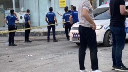 İki aile arasında silahlı sopalı kavga: Sokak savaş alanına döndü, 2’si ağır 8 yaralı