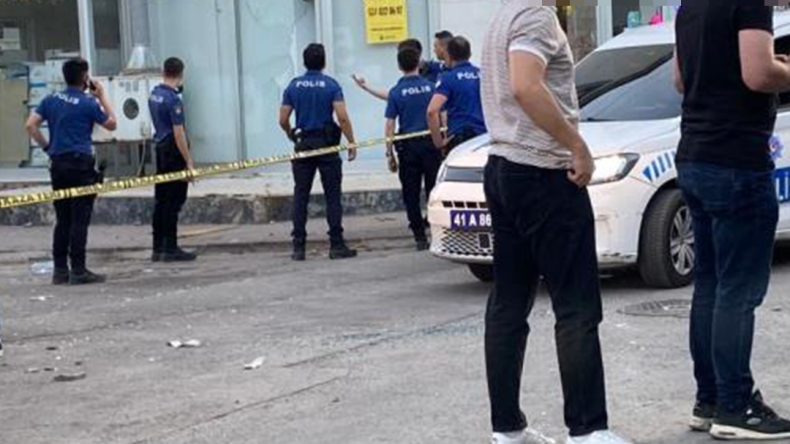 İki aile arasında silahlı sopalı kavga: Sokak savaş alanına döndü, 2’si ağır 8 yaralı