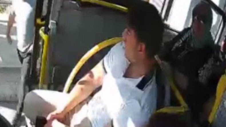 Halk otobüsü şoförüne “Neden baktın?” tehdidi: Şoförün üzerine yürüdü