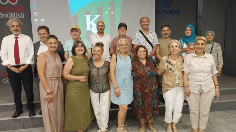 Dünya’da bir ilk: Yerel Yazarlar sahneye çıkıyor