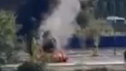 Sürücü, aracını üzerine benzin dökerek ateşe verdi