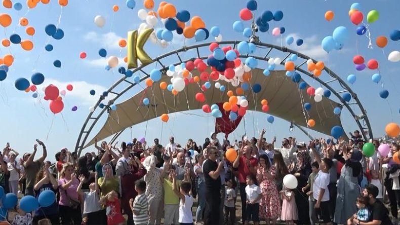 Lösemiyi yenen Kağan için gökyüzüne yüzlerce balon bıraktılar