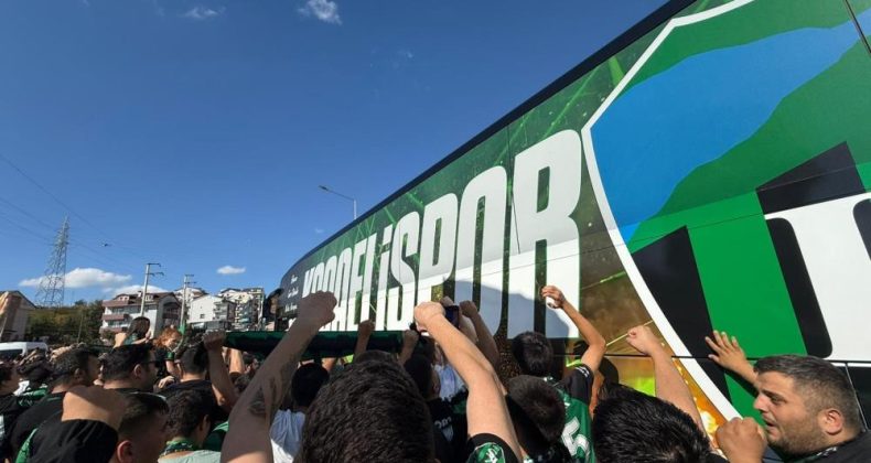31 binin üzerinde bilet satıldı: Kocaelispor taraftarı takımı böyle karşıladı
