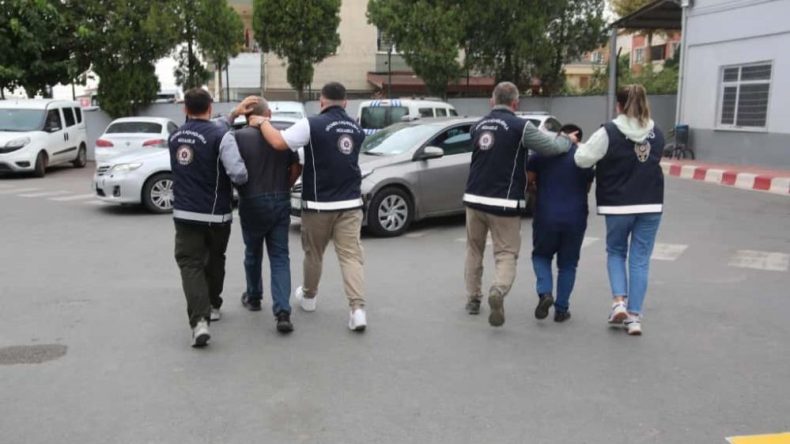 Kocaeli’de firari hükümlü ve 2 göçmen kaçakçısı tutuklandı